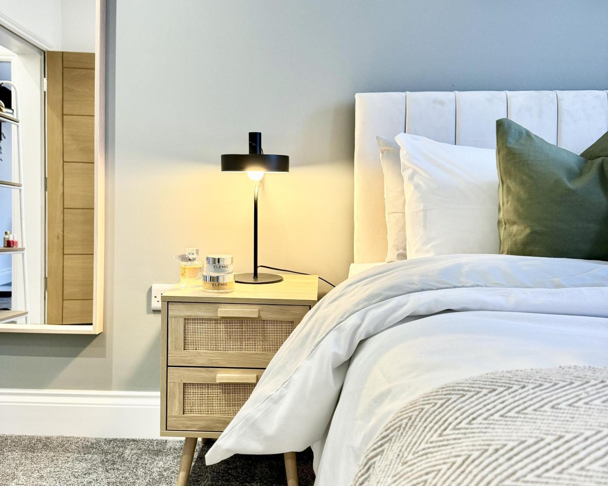 The Yorkshire Crown - Luxury Apartment - Free Parking Nearby Harrogate Esterno foto